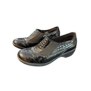 Skechers Black Patent Leather Croc Embossed Slip On Shoes Flexible Stretch Sz 9